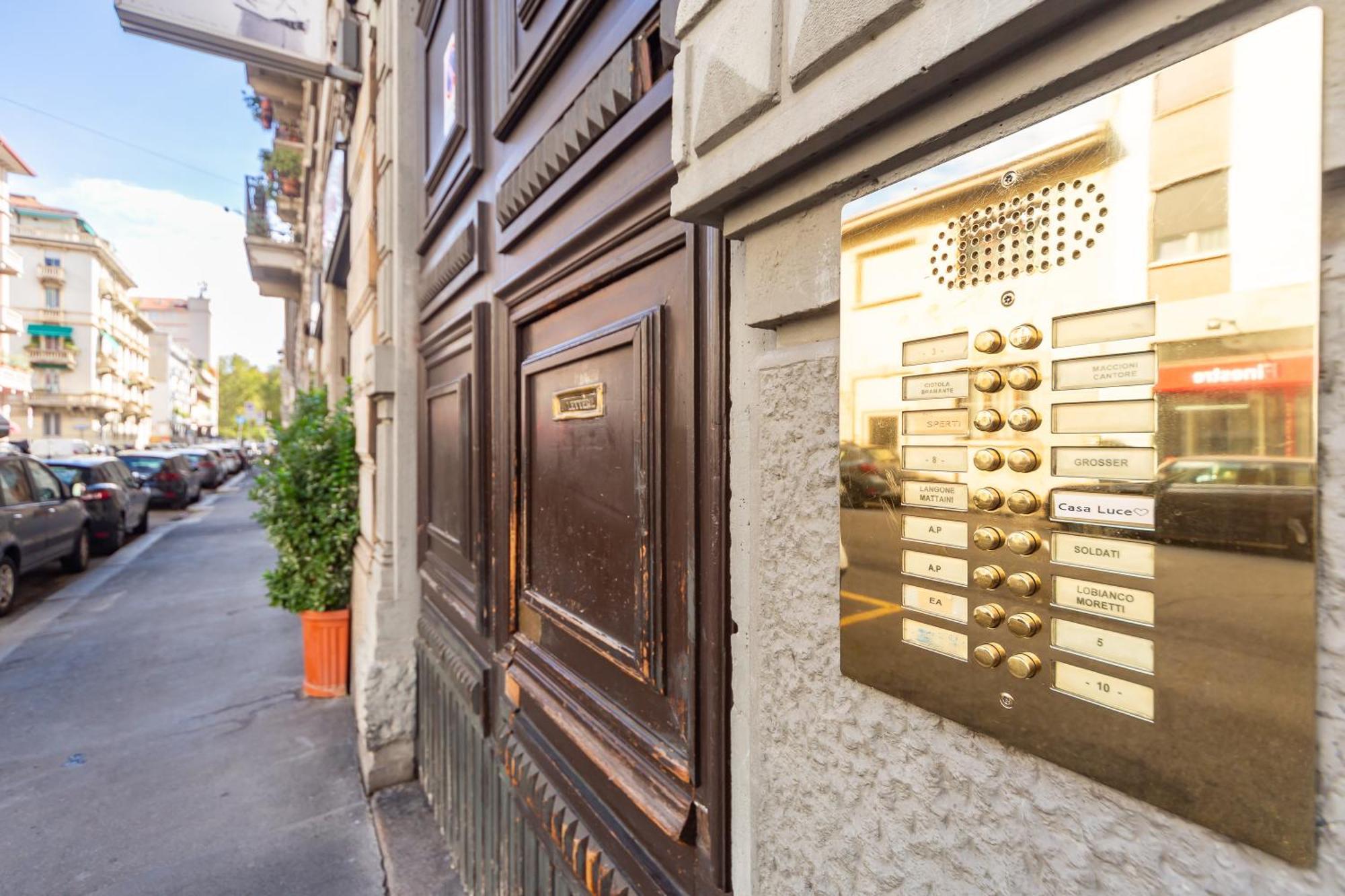 Casa Luce Con Terrazza Apartment Milan Luaran gambar